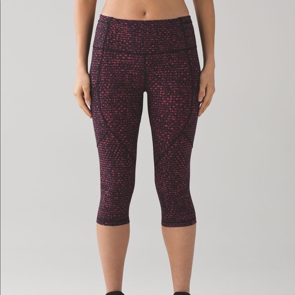 lululemon athletica Pants - Lululemon Outrun 17” Crop 🍋